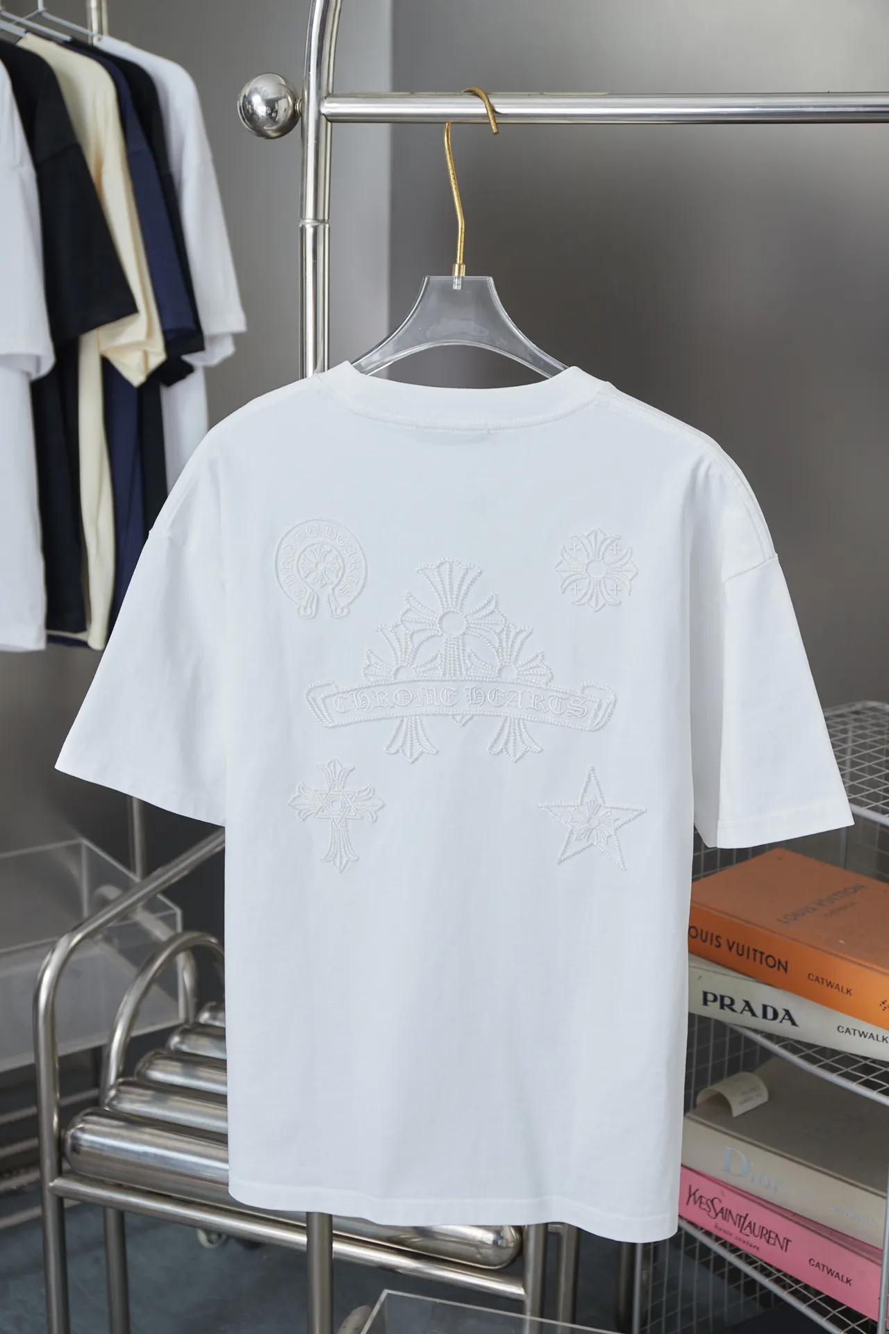 🅿️200 Ch*ome Hearte 25SS early spring new style embroidered heart cross short sleeves light luxury essential item for daily commuting for men and women correct version welcome to compare detailed features · 320g 100% pure cotton double yarn jersey fabric · Custom dyed in the same vat with special thickened 32 count double-ply 1X1 thread · Imported Tajima machine hollow embroidery embroidered CHRO heart pattern · Ready-to-wear general wash · Double-needle sewing and cross-seam technology · Original main mark, washed tag, brand moisture-proof paper packaging Color: black/white Size: S/M/L/XL